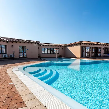 Cozy With Shared Pool شقة *