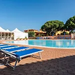 Cozy With Shared Pool * أغلينتو