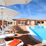 شقة Cozy With Shared Pool *