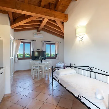 Cozy With Shared Pool Apartment *
