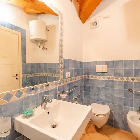 Cozy With Shared Pool Apartment