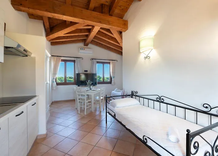 Cozy With Shared Pool Appartamento *