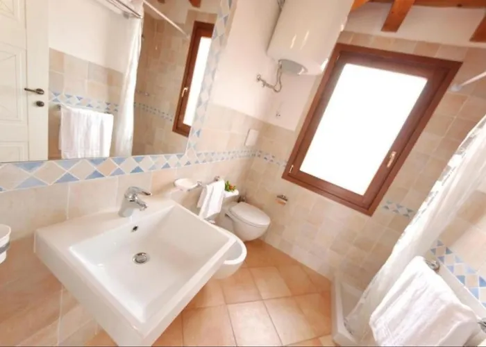 Lägenhet Cozy With Shared Pool Aglientu