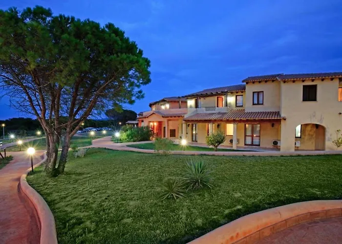 Cozy With Shared Pool Appartamento