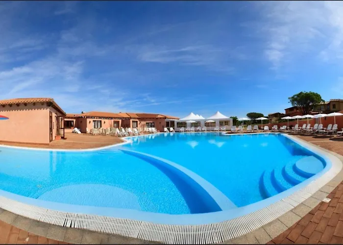 Lägenhet Cozy With Shared Pool Aglientu