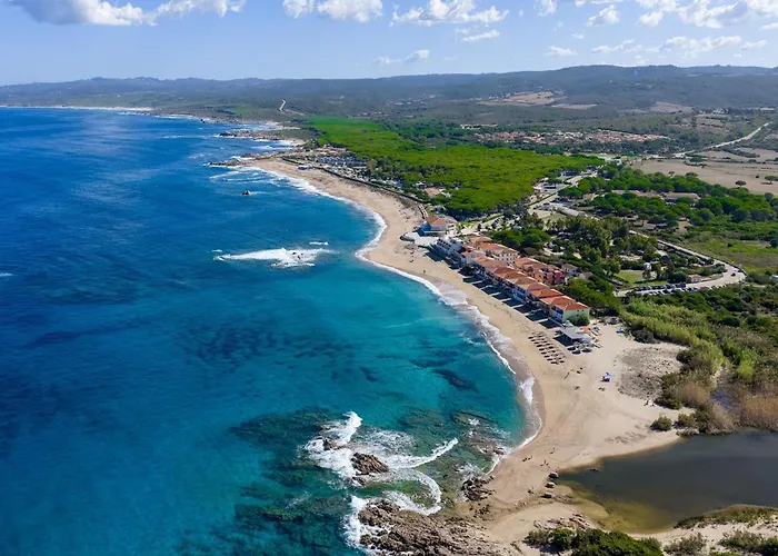 Lägenhet Cozy With Shared Pool Aglientu